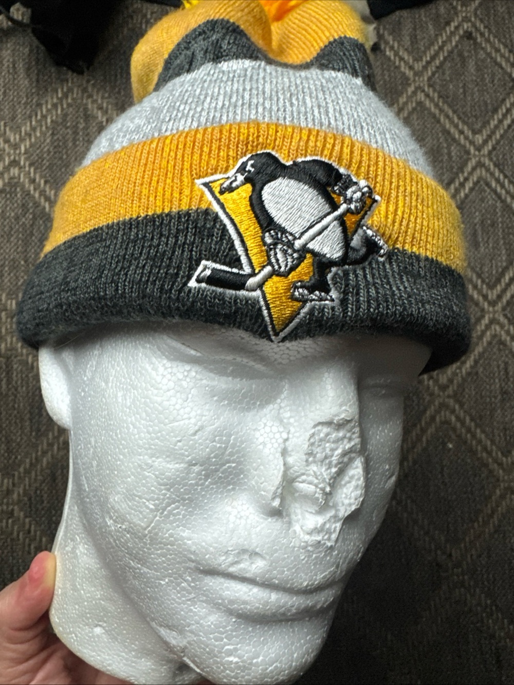 Pittsburgh Penguins Hockey NHL Knit Cuffed Pom Knit Beanie Hat Tossle Cap NWT